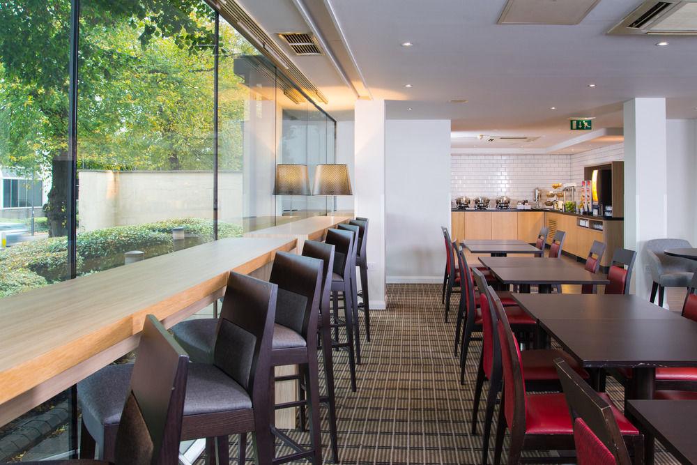 Holiday Inn Express Bath By Ihg Exterior foto