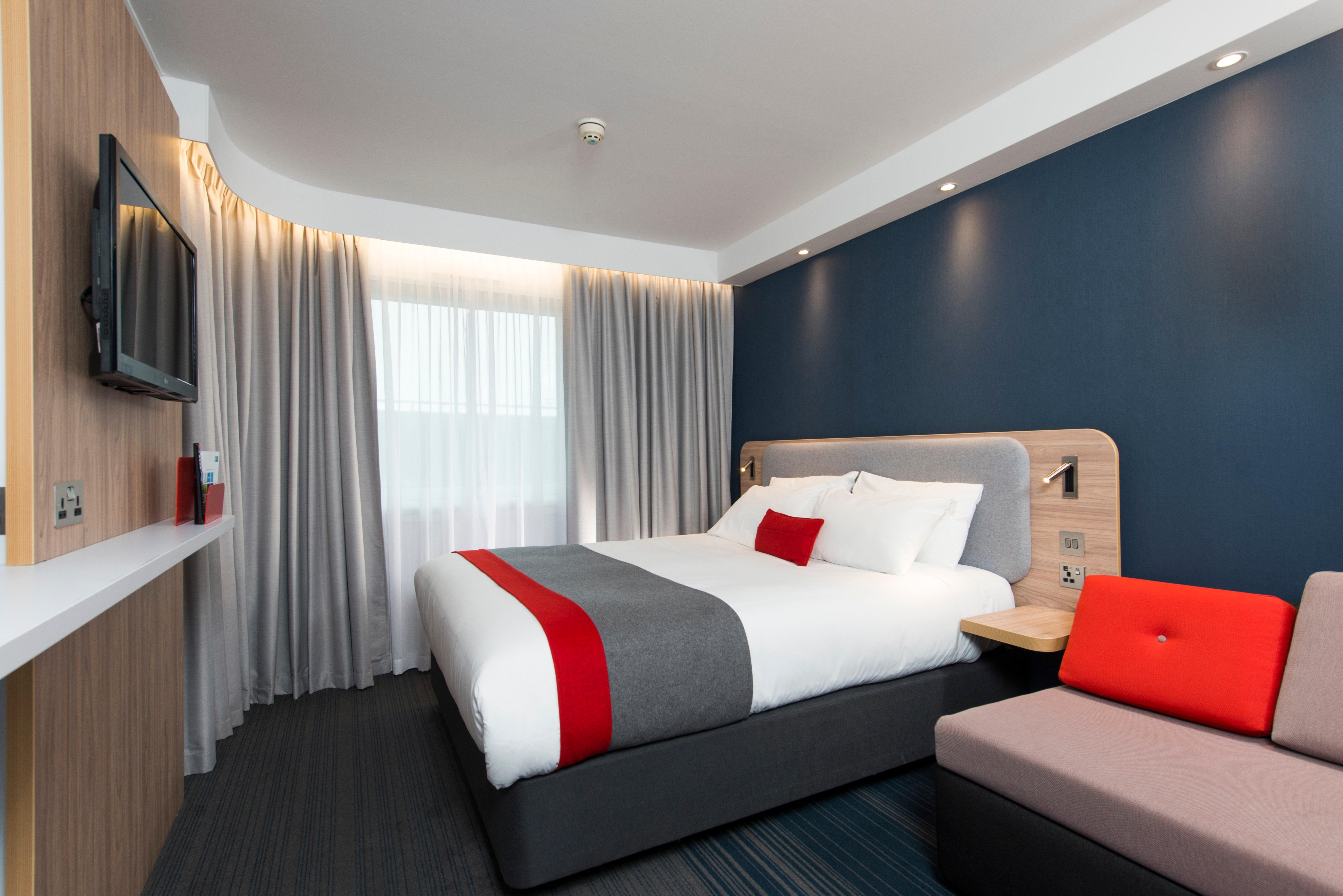 Holiday Inn Express Bath By Ihg Exterior foto