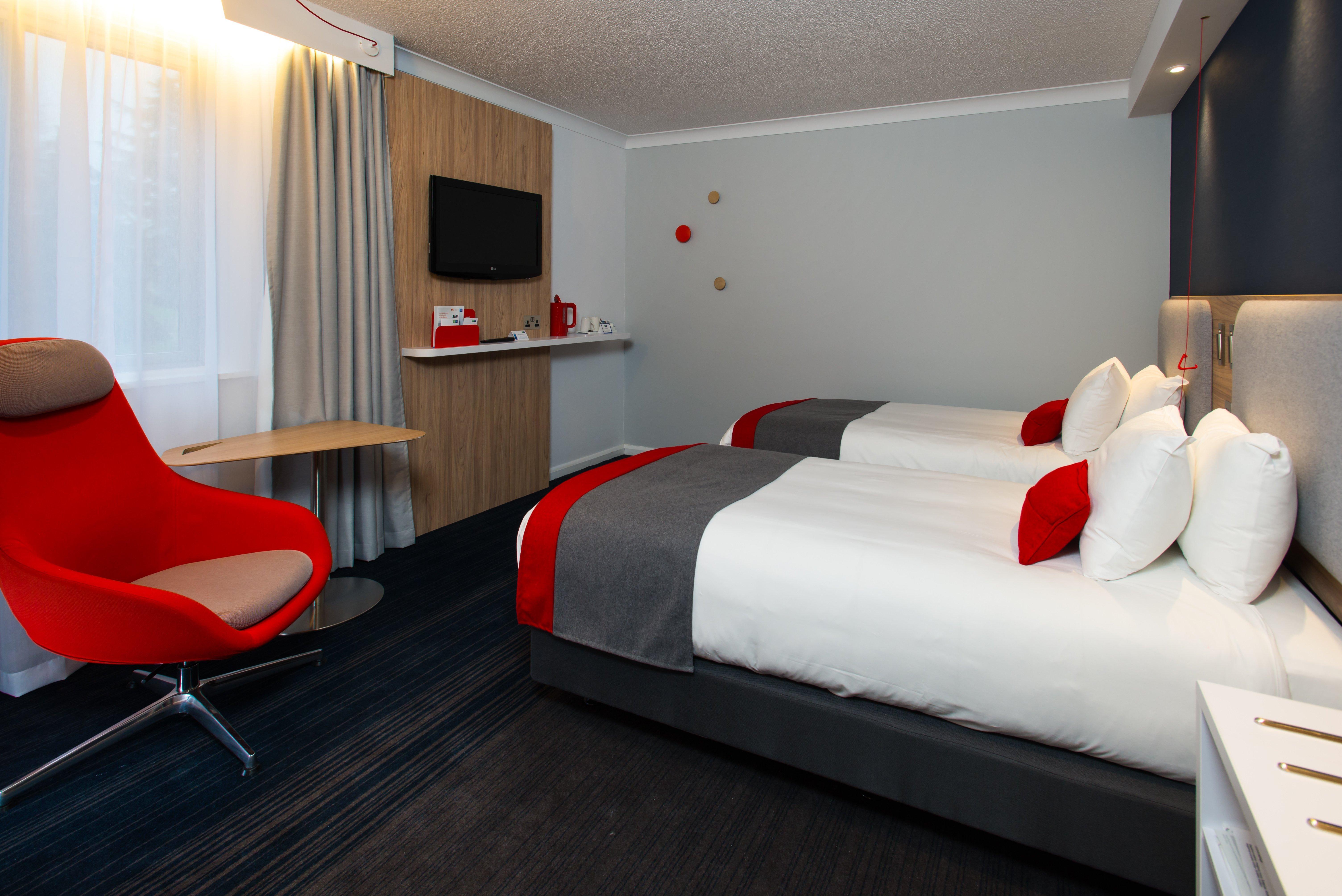 Holiday Inn Express Bath By Ihg Exterior foto