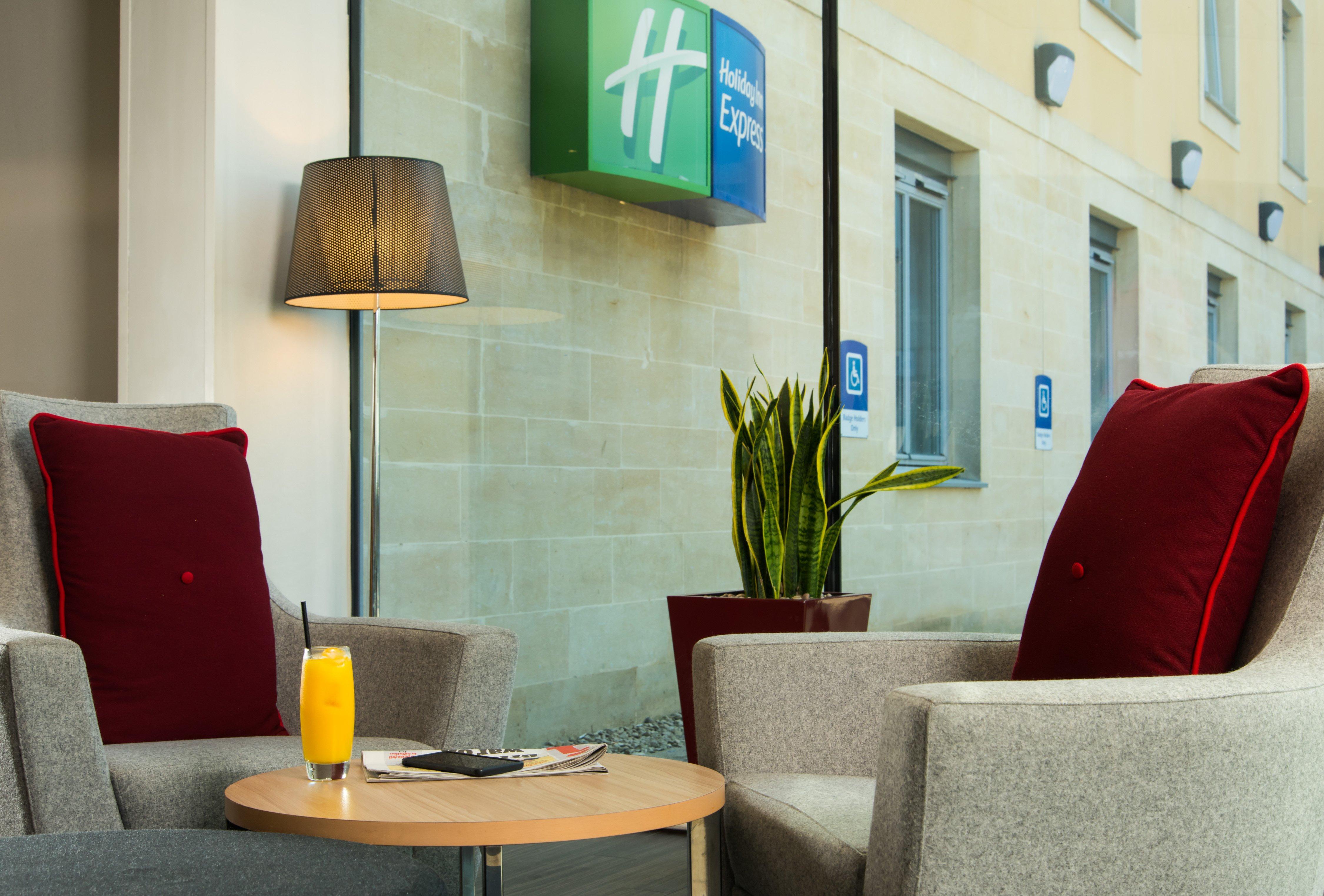 Holiday Inn Express Bath By Ihg Exterior foto