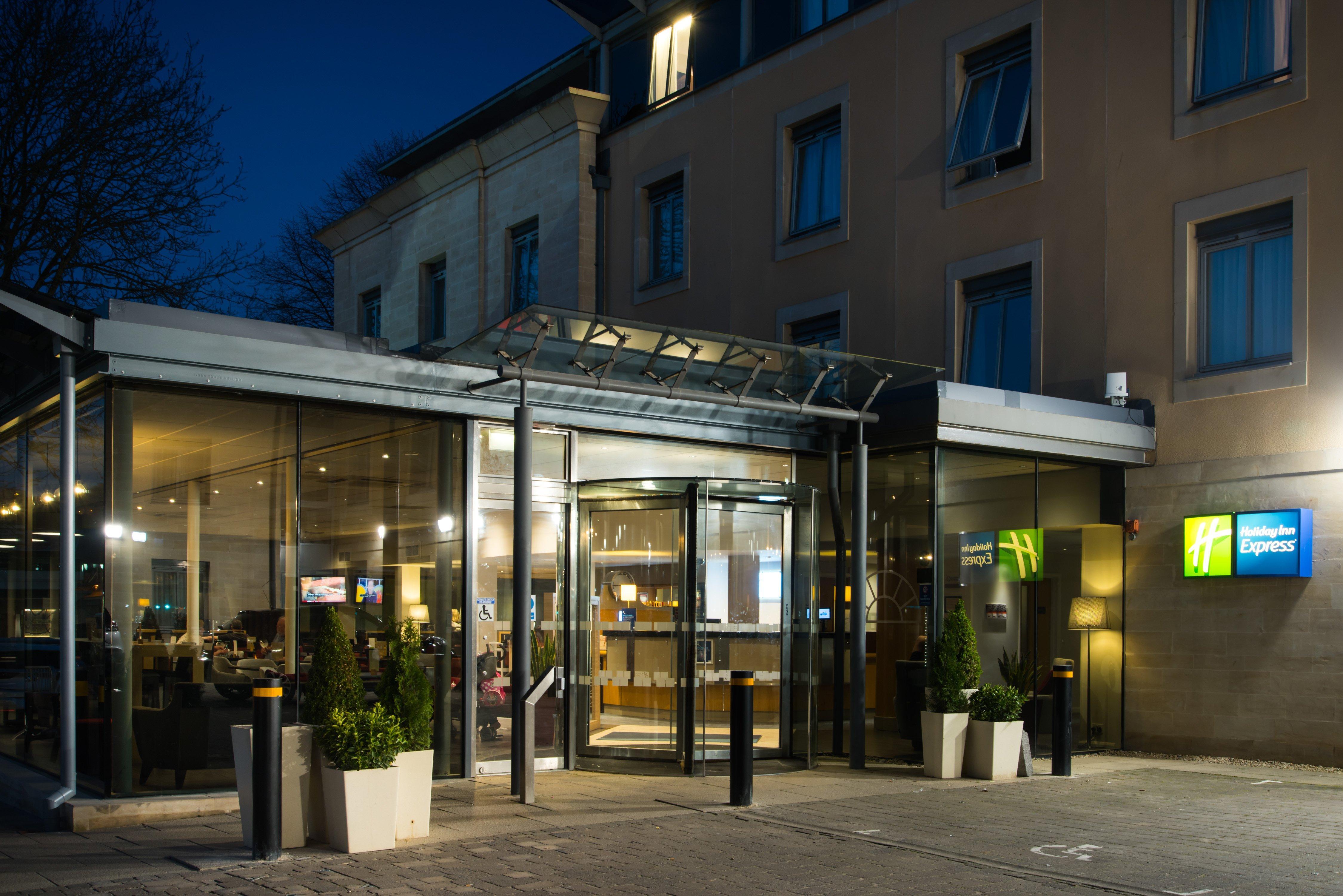 Holiday Inn Express Bath By Ihg Exterior foto