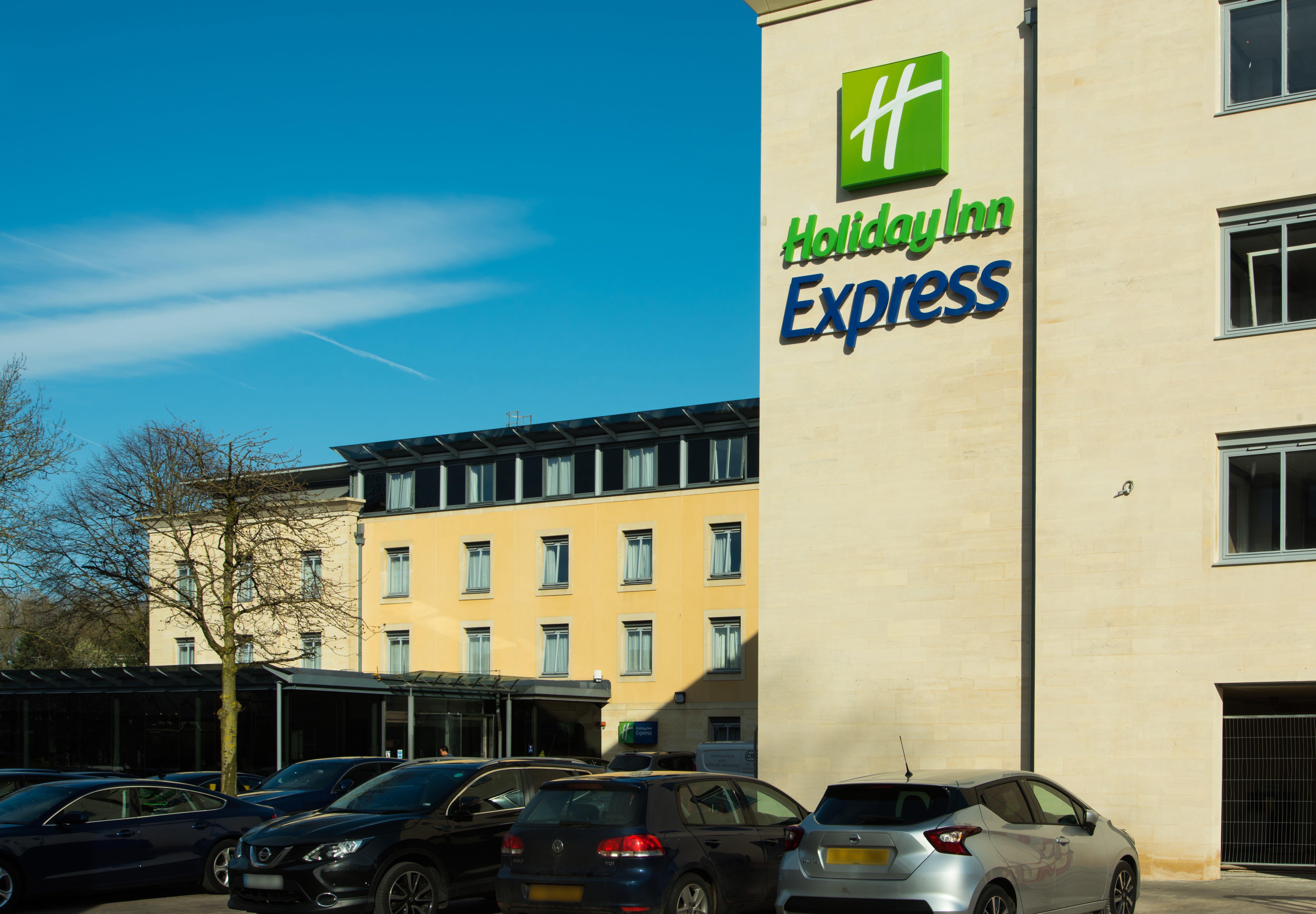 Holiday Inn Express Bath By Ihg Exterior foto