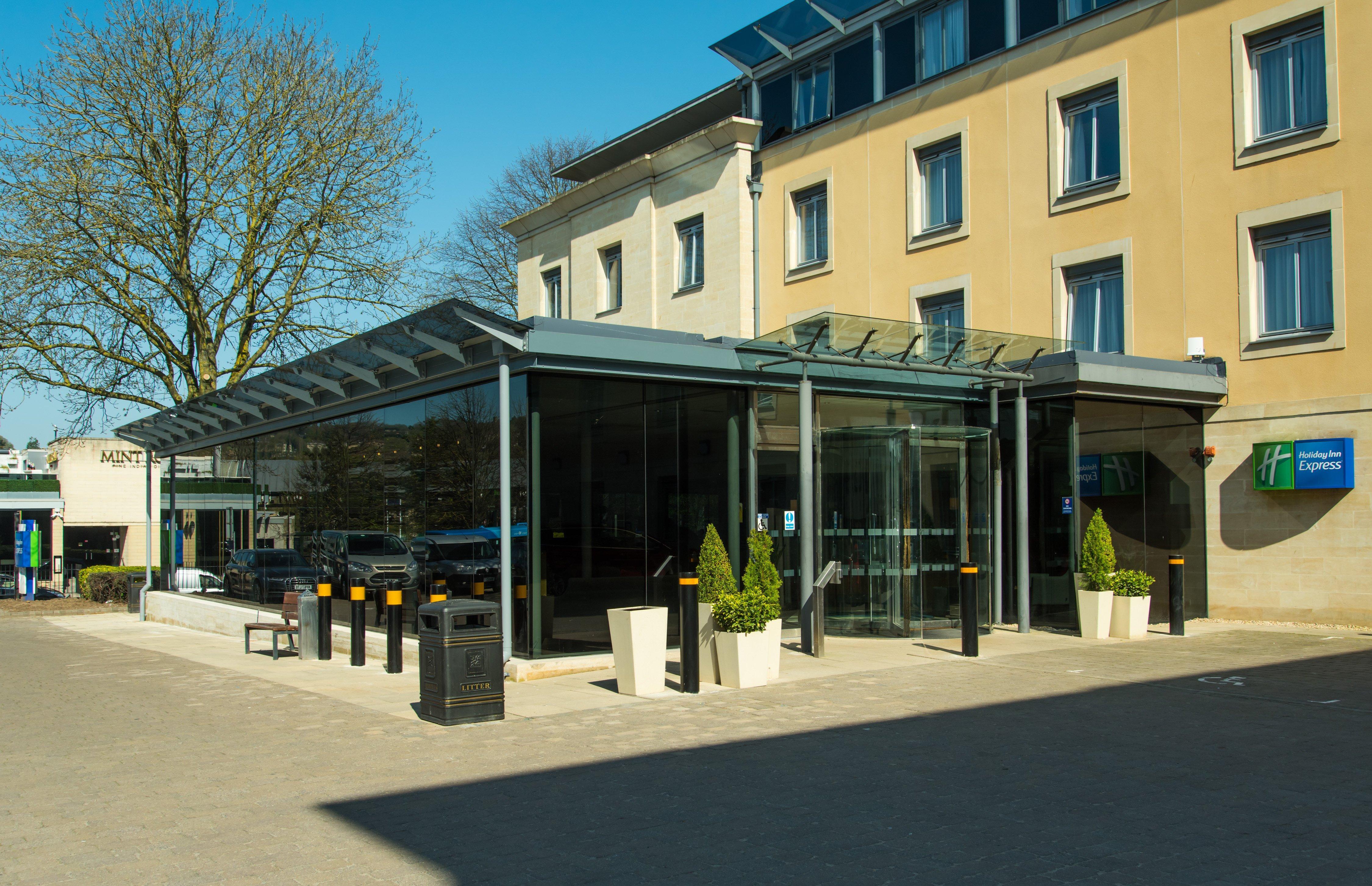 Holiday Inn Express Bath By Ihg Exterior foto