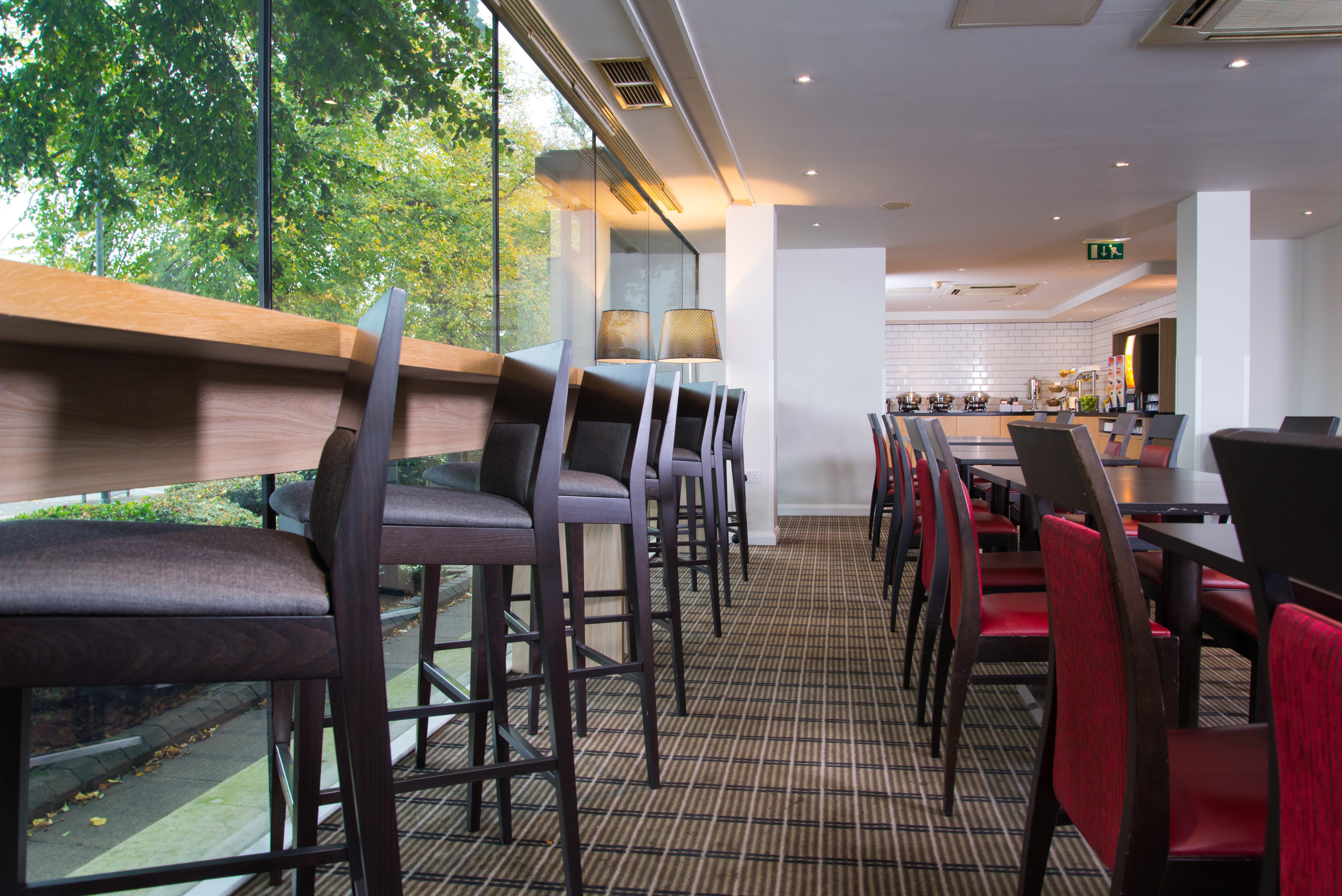 Holiday Inn Express Bath By Ihg Exterior foto