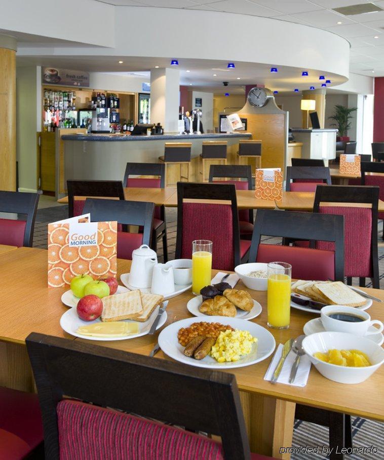 Holiday Inn Express Bath By Ihg Restaurante foto