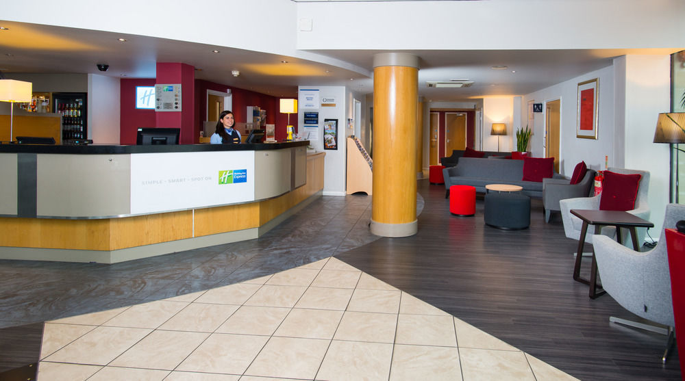 Holiday Inn Express Bath By Ihg Exterior foto