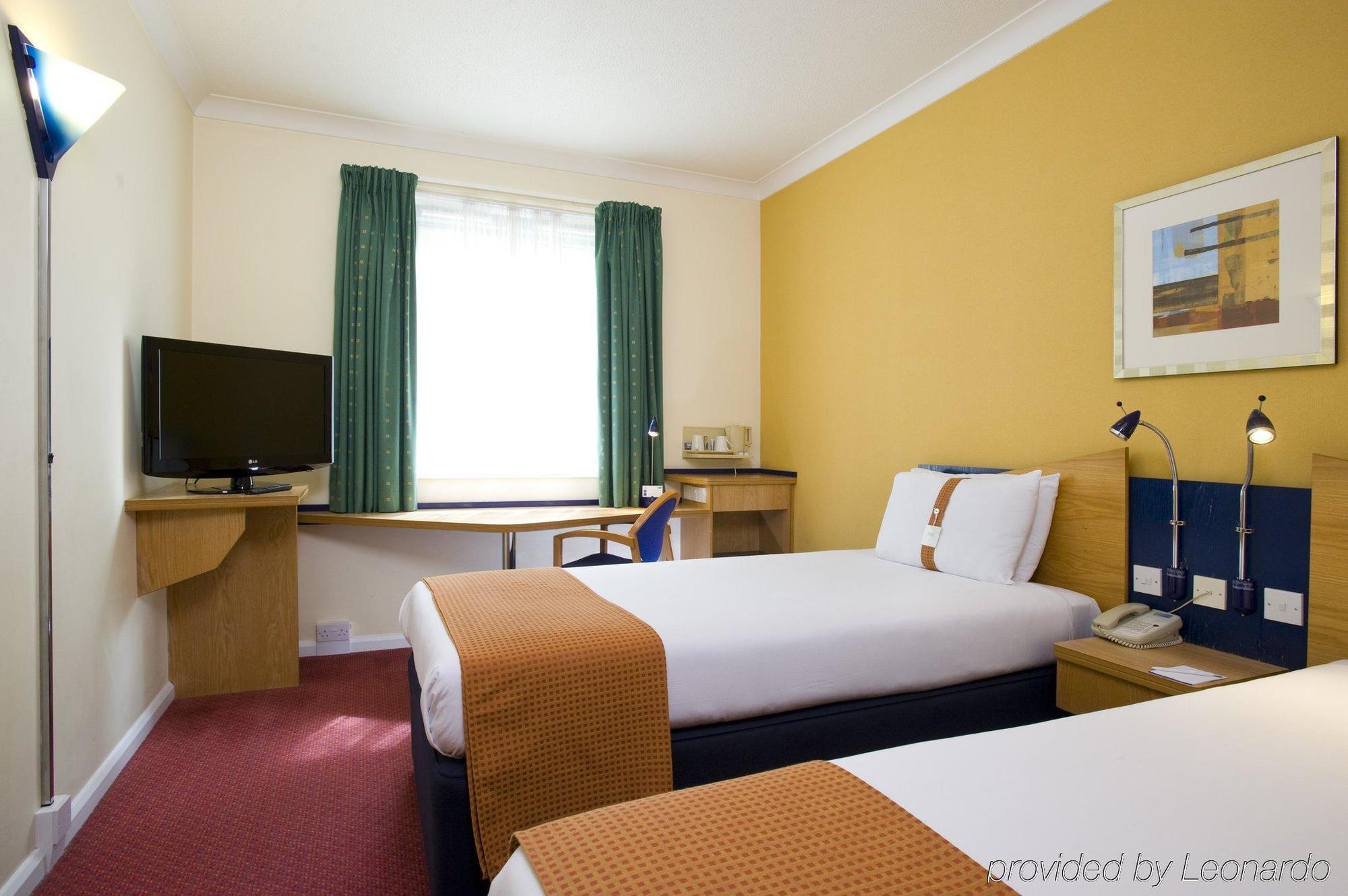 Holiday Inn Express Bath By Ihg Exterior foto