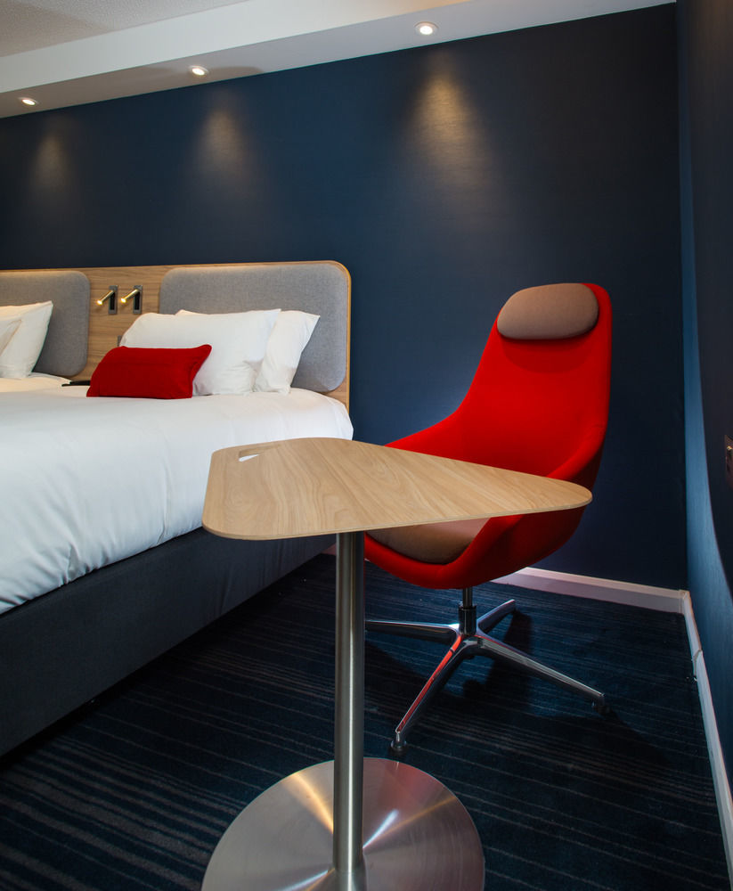 Holiday Inn Express Bath By Ihg Exterior foto