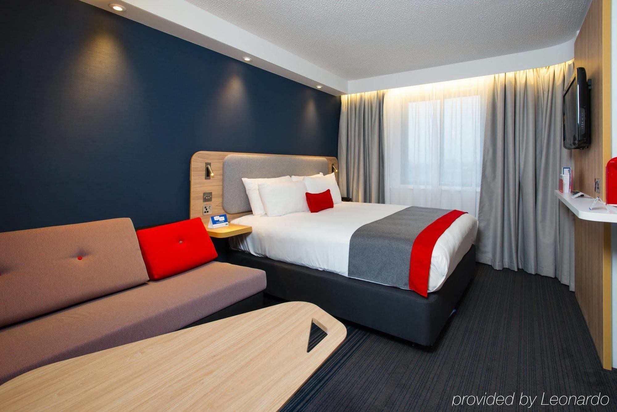 Holiday Inn Express Bath By Ihg Exterior foto