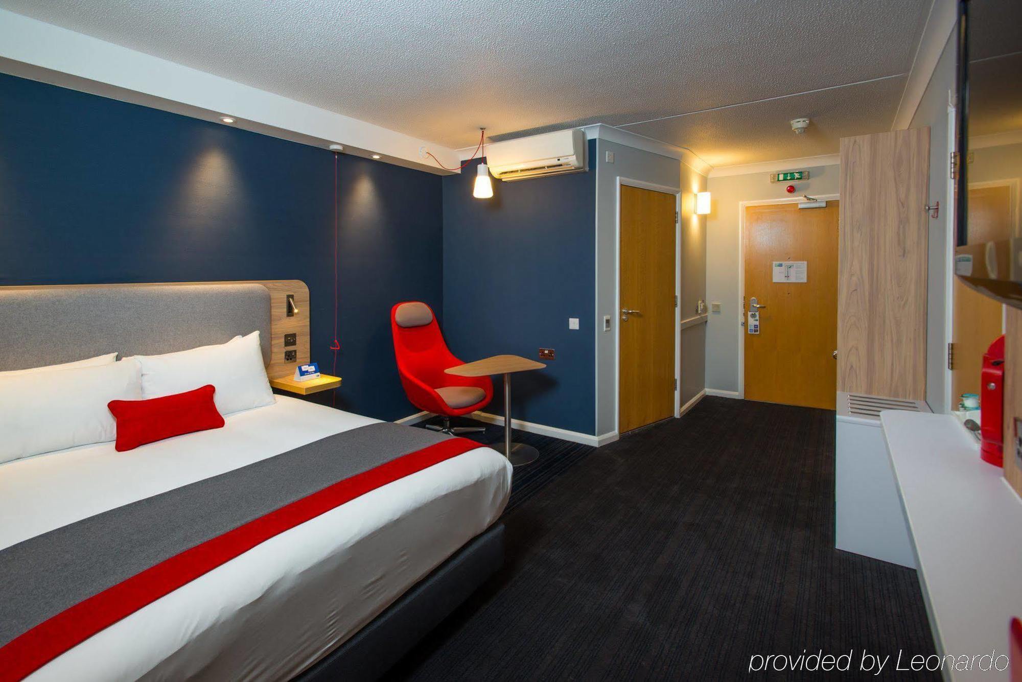 Holiday Inn Express Bath By Ihg Exterior foto