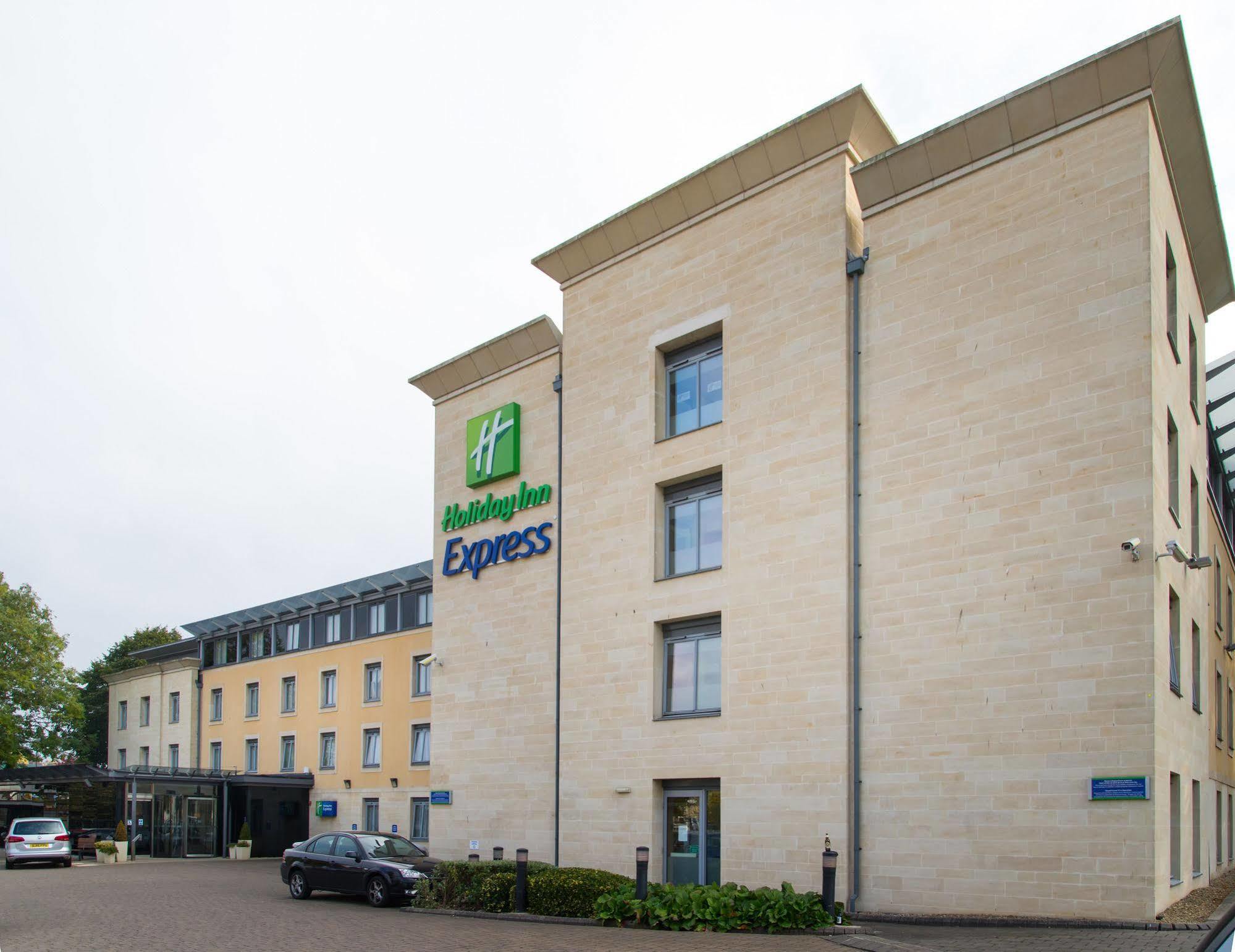Holiday Inn Express Bath By Ihg Exterior foto