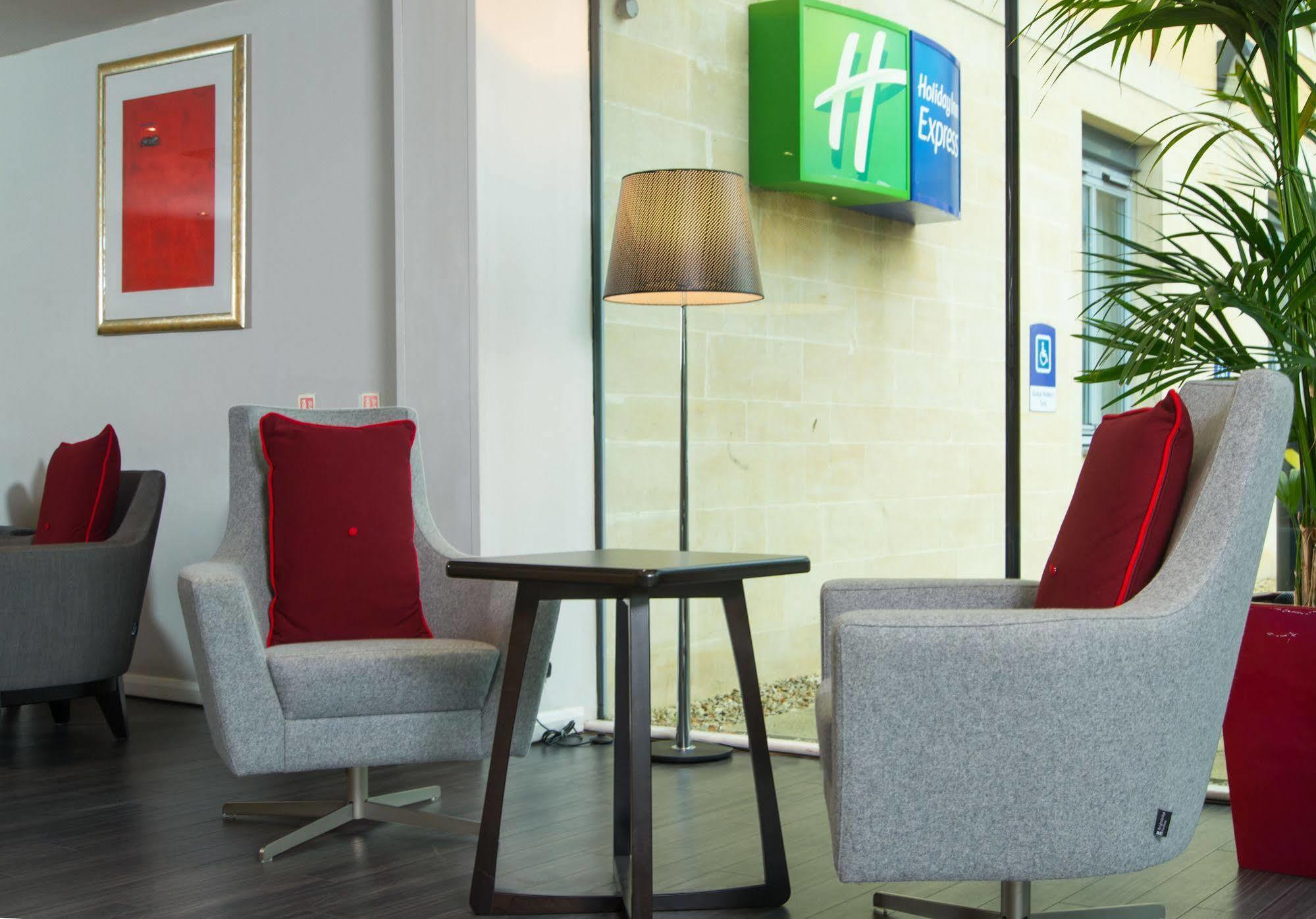 Holiday Inn Express Bath By Ihg Exterior foto
